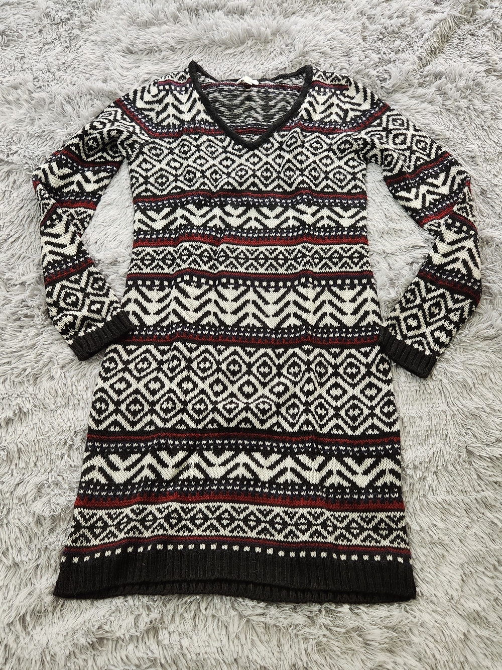 Charming Charlie Geometric Pattern Long Sleeve V-Neck Sweater Dress
